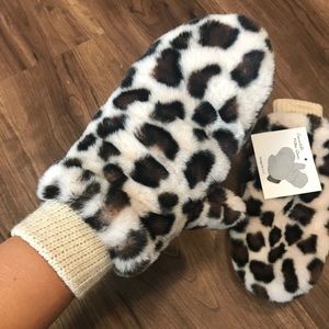 Faux leopard mittens